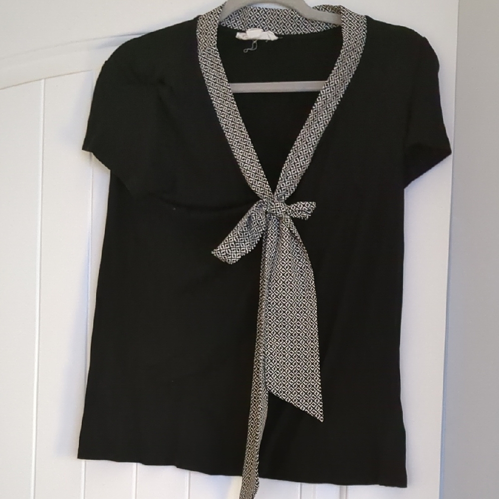 Chic Black Blouse with Patterned Tie